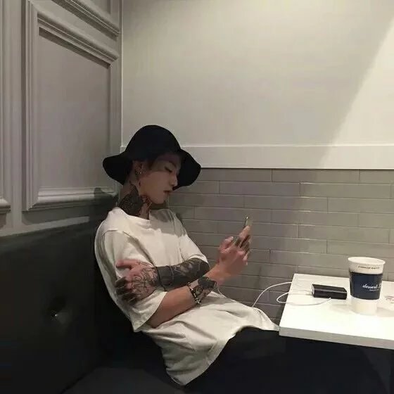 纪露妹腾
